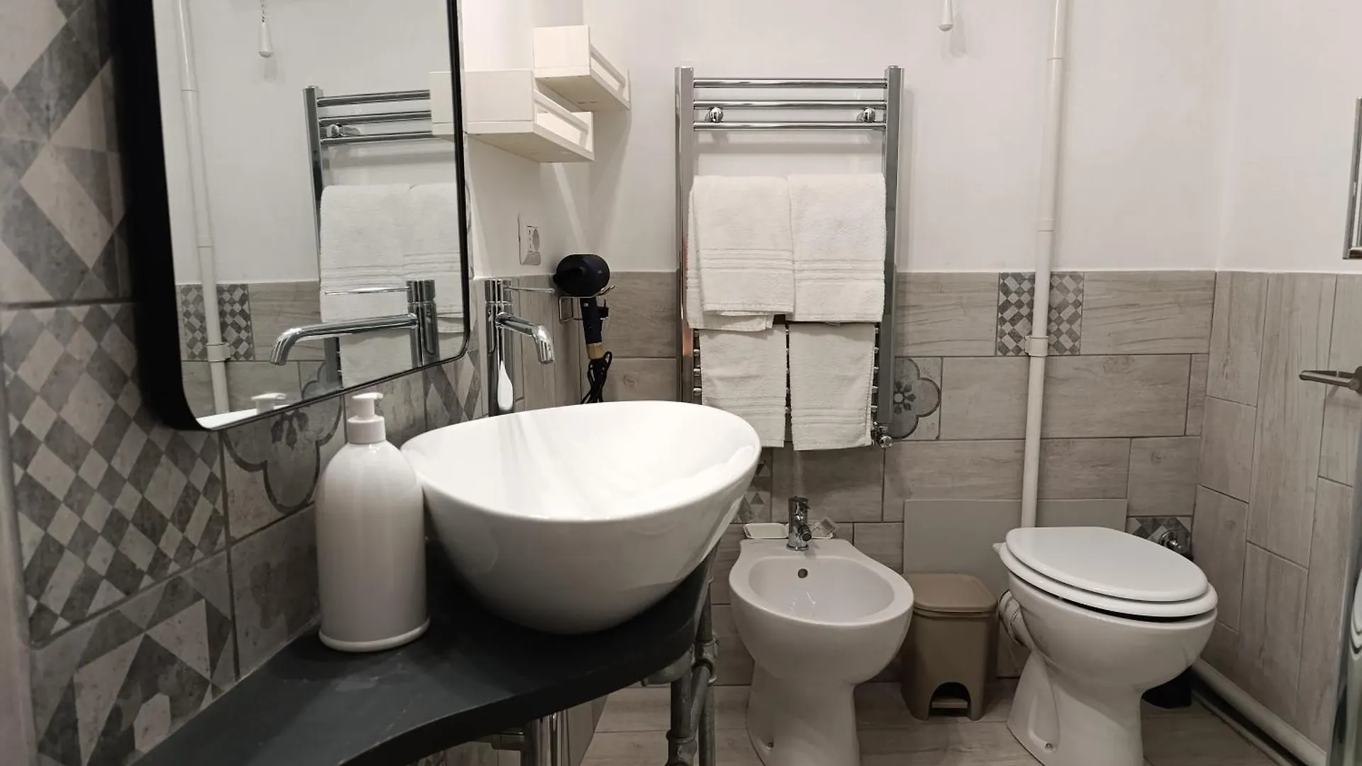 Miraglia 28 Apartment 皮亚扎-阿尔梅里纳